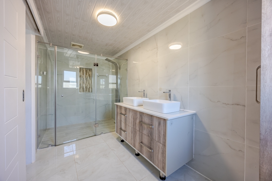 4 Bedroom Property for Sale in Bothasig Western Cape